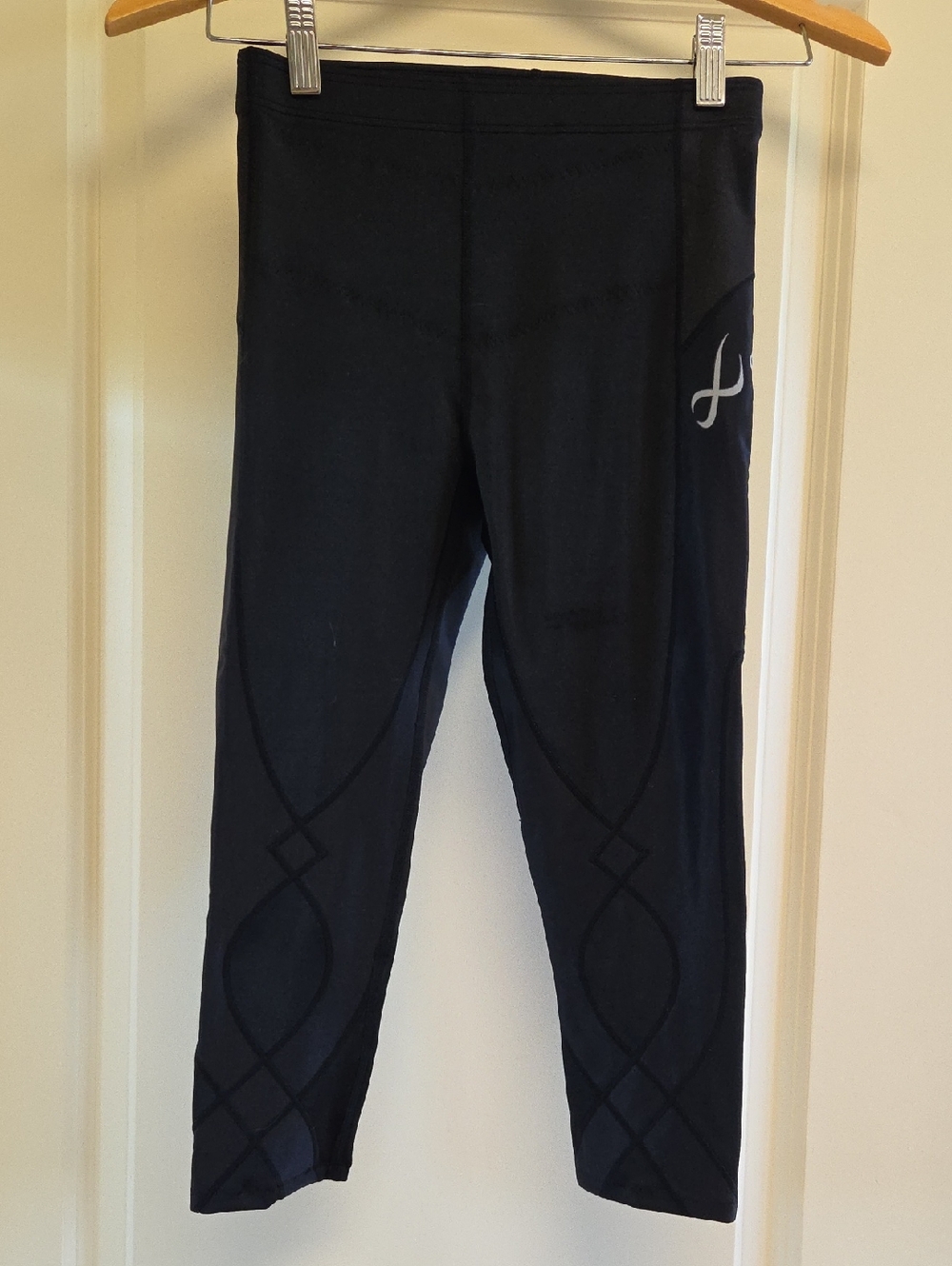 CW-X Women's Black Athletic Compression Capris